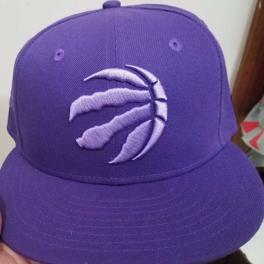 New Era: NBA Toronto Raptors fitted hat. Size 7 1/2.